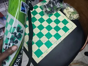 Portable Tournament Chess Set With Vinyl Chess Mat