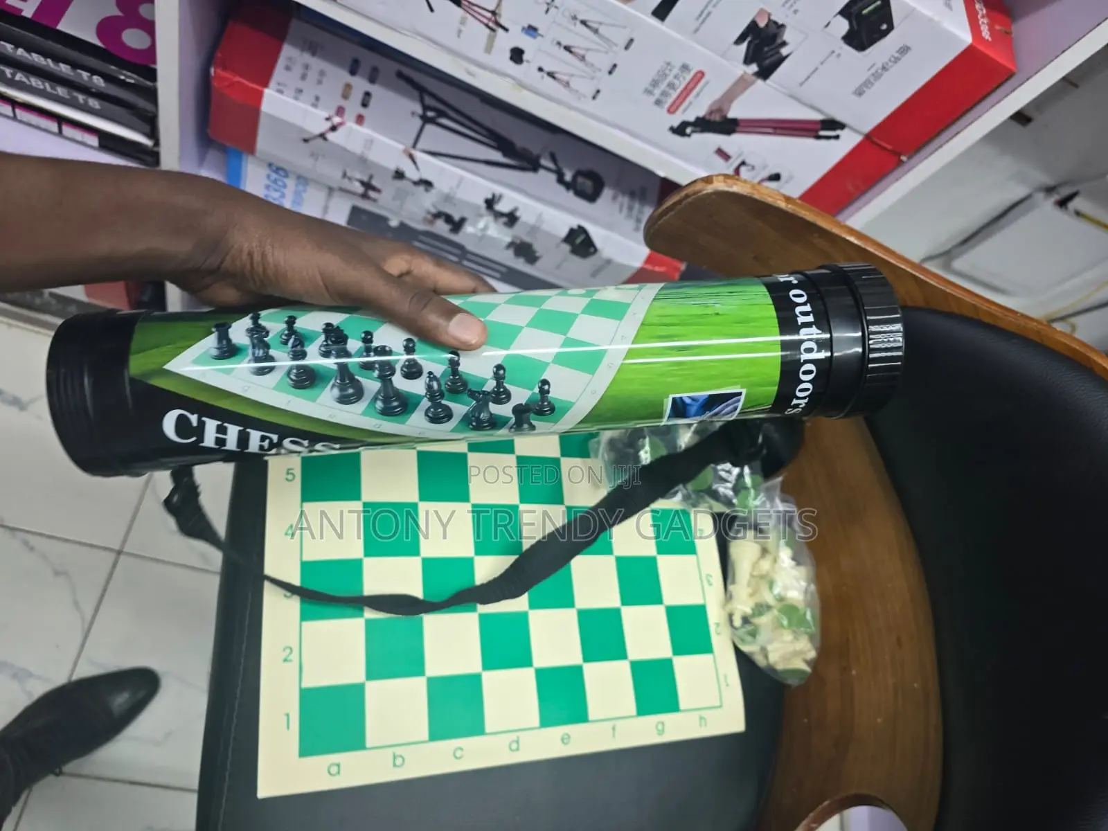 Portable Tournament Chess Set With Vinyl Chess Mat