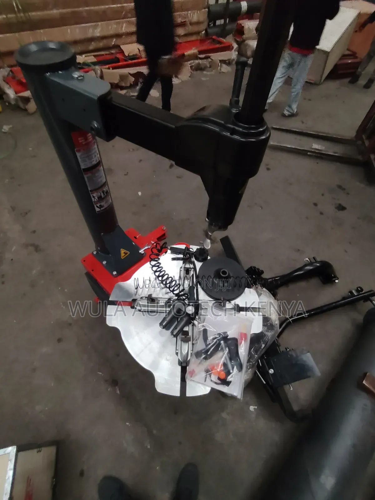 High Performance and Professional Tyre Changer STC 768R Sunshine