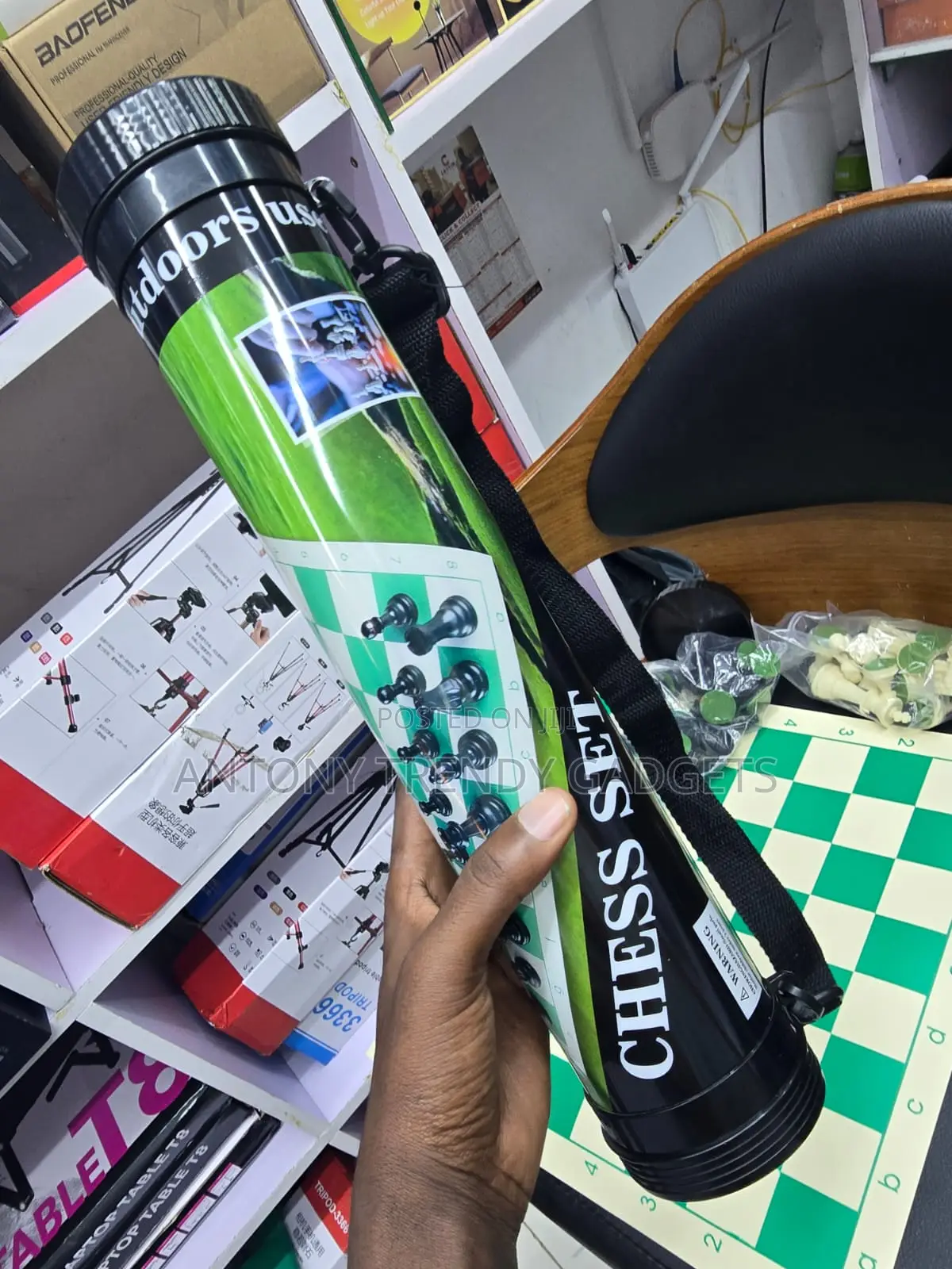 Professional Tournament Chess Set With Roll-Up Vinyl Board