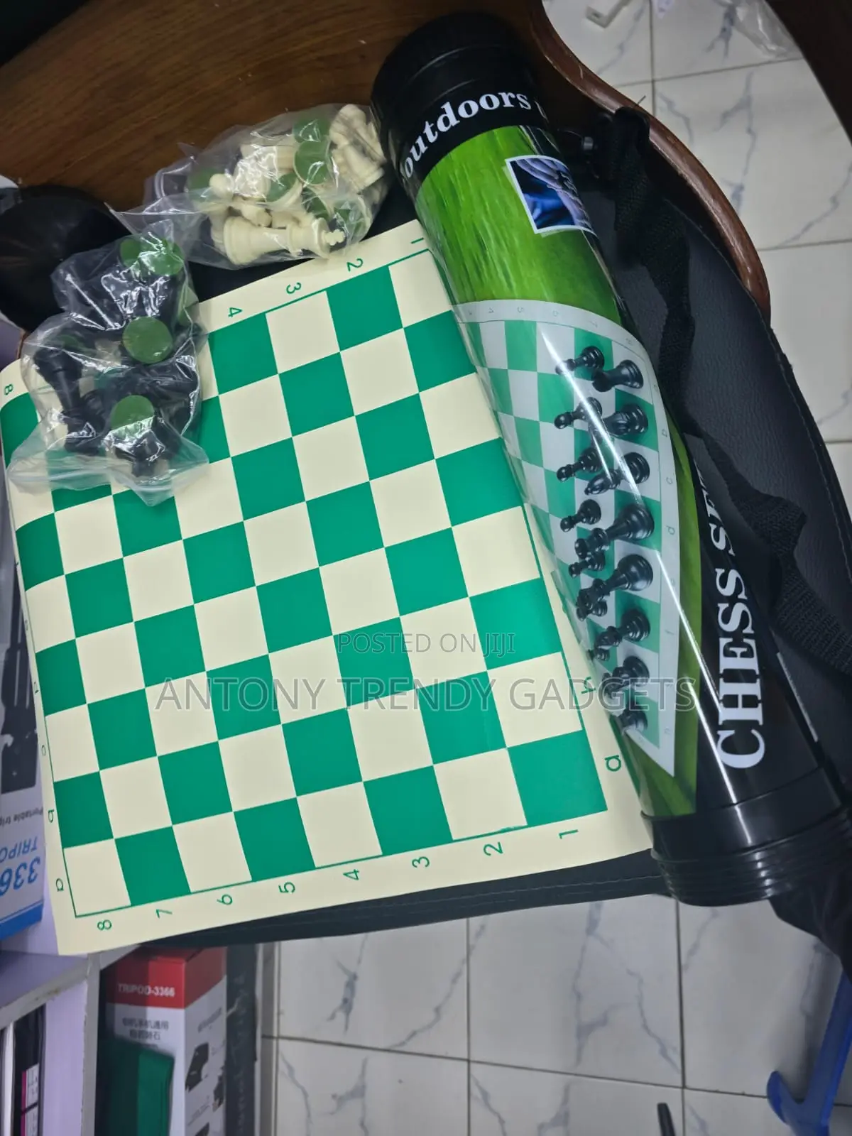 Vinyl Roll-Up Chess Board Set With Plastic Chess Pieces