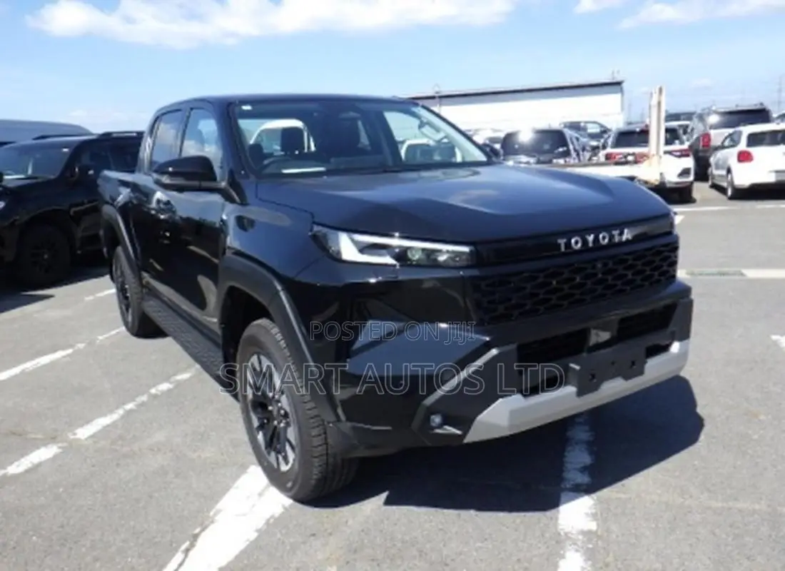 New Toyota Hilux 2025 Black