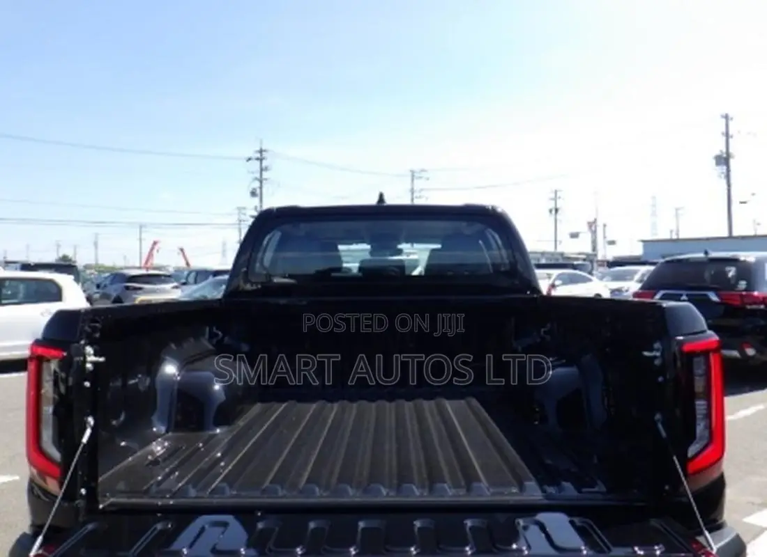 New Toyota Hilux 2025 Black
