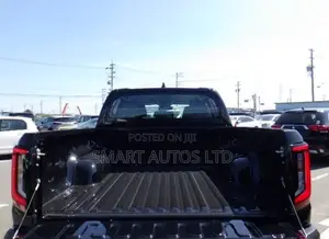 New Toyota Hilux 2025 Black