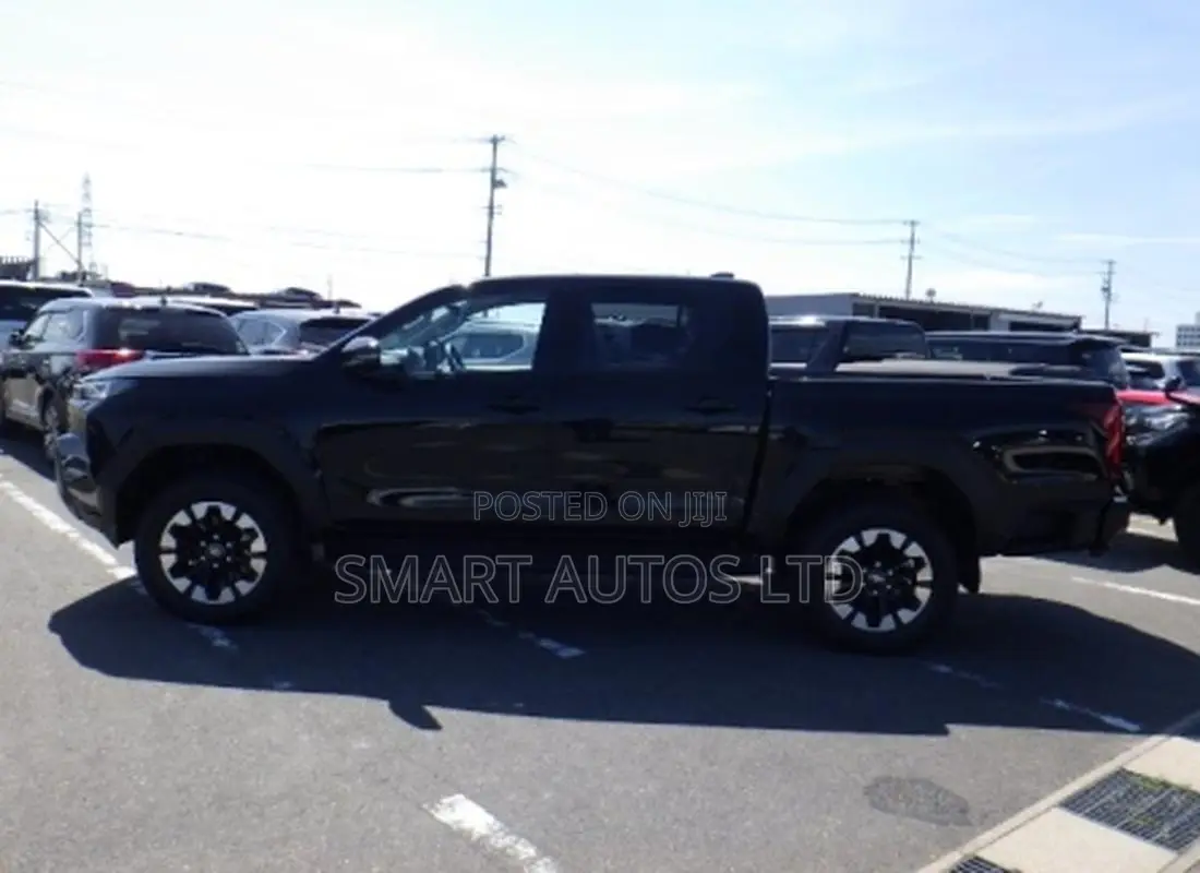 New Toyota Hilux 2025 Black