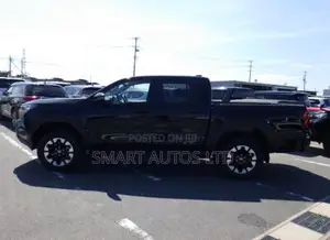 New Toyota Hilux 2025 Black