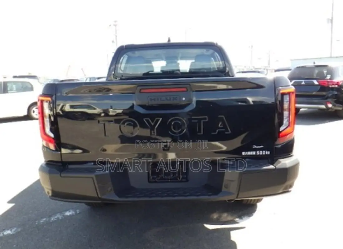 New Toyota Hilux 2025 Black