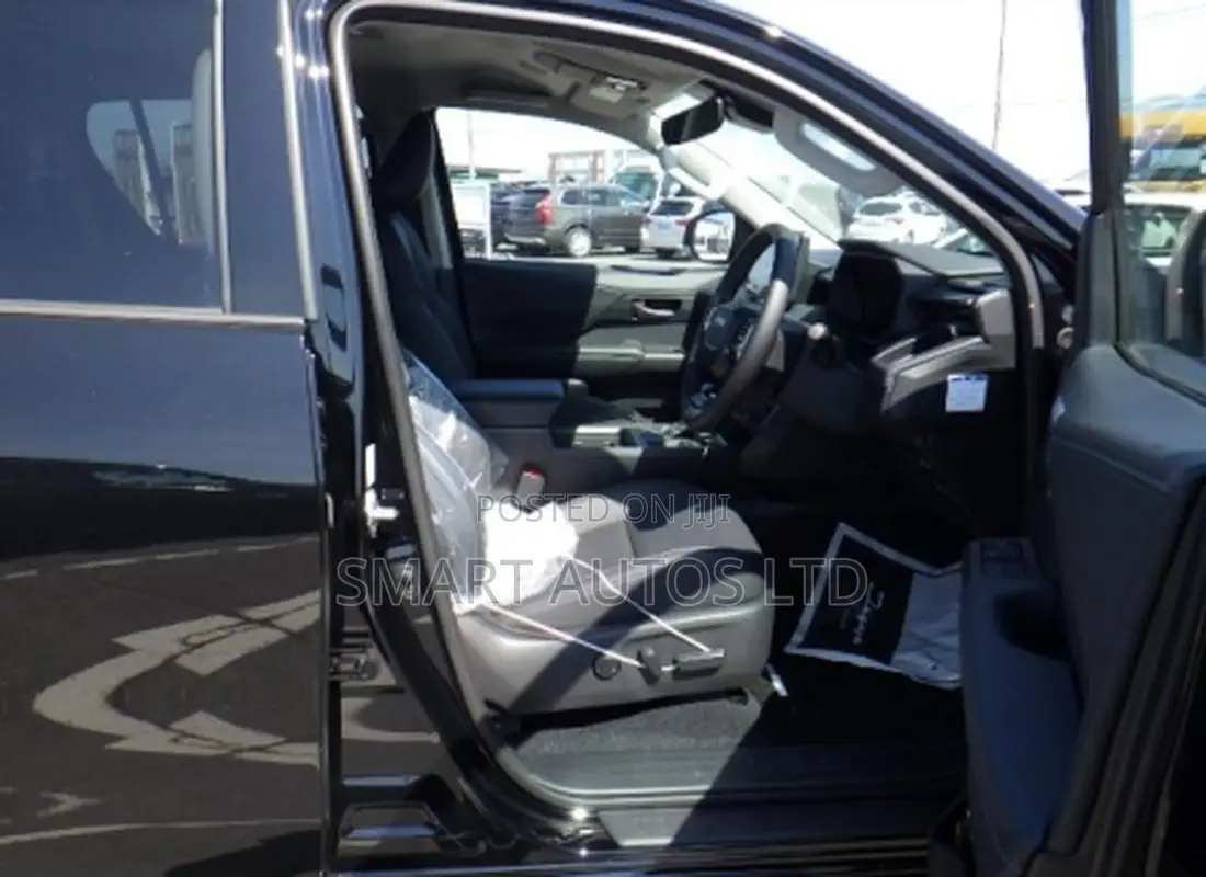 New Toyota Hilux 2025 Black