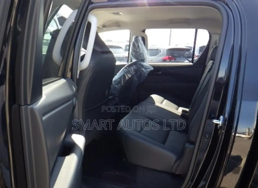 New Toyota Hilux 2025 Black