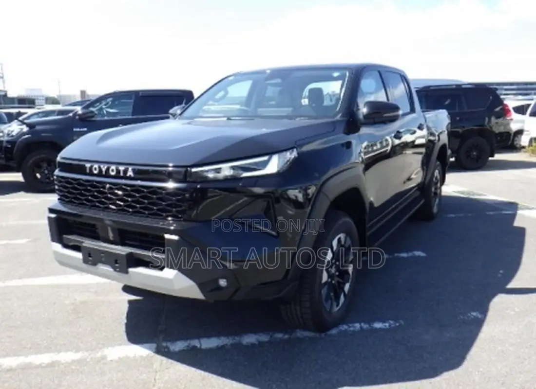 New Toyota Hilux 2025 Black
