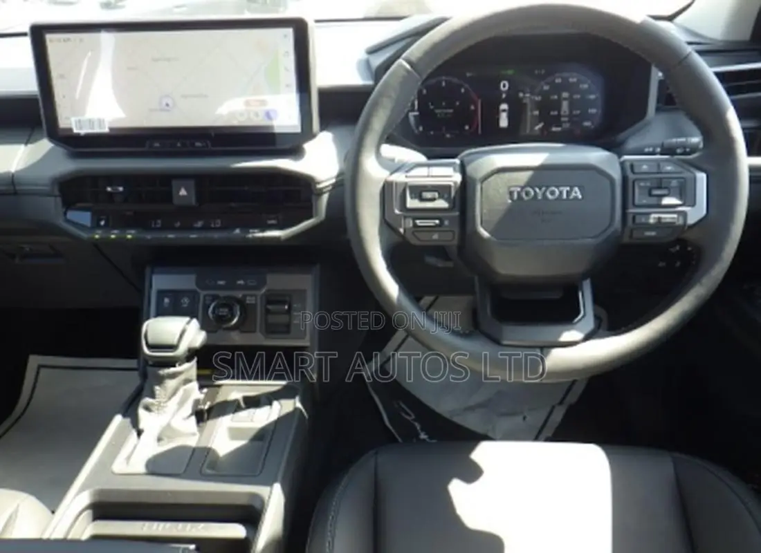 New Toyota Hilux 2025 Black