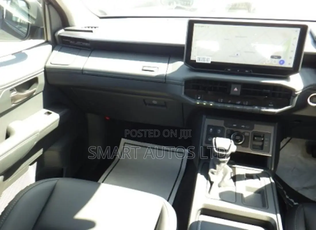 New Toyota Hilux 2025 Black