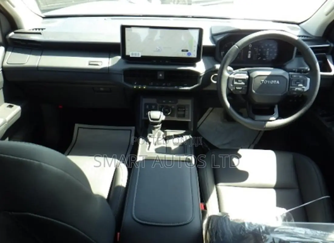 New Toyota Hilux 2025 Black
