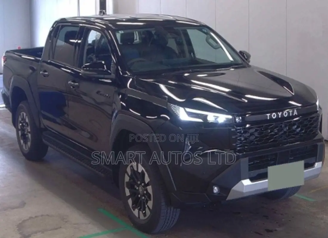 New Toyota Hilux 2025 Black