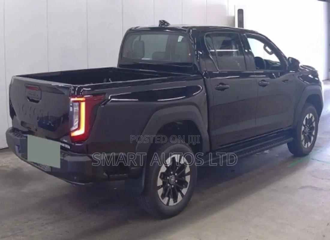 New Toyota Hilux 2025 Black