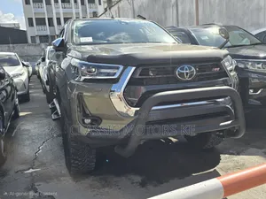 Toyota Hilux 2021 Gold