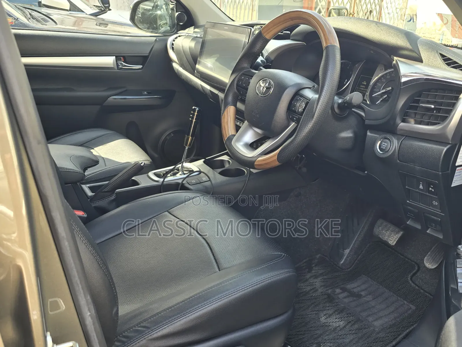 Toyota Hilux 2021 Gold
