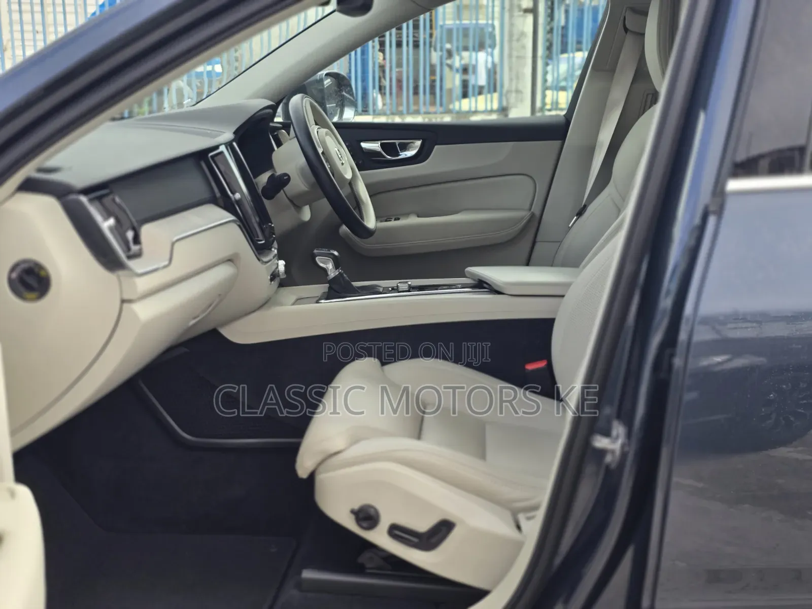 Volvo XC60 2019 Blue