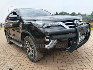 Toyota Fortuner 2018 Black