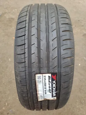 235 /45 R18 Yokohama Tyres 94w Bluearth Gt