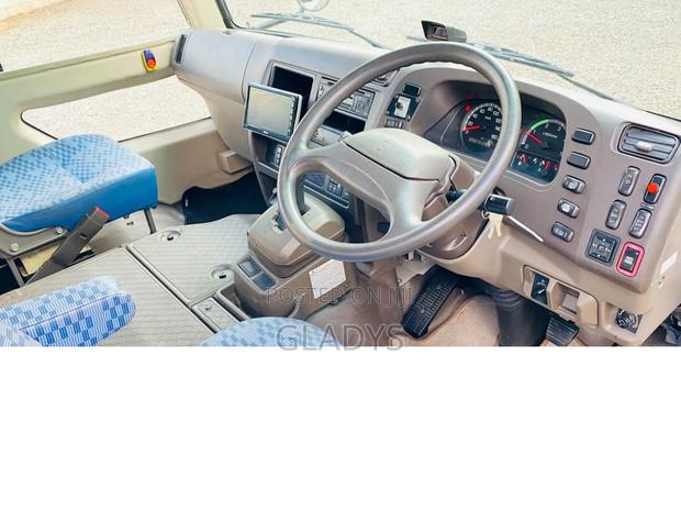 Mitsubishi Fuso Rosa 2019 - thumbnail 2