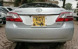 Toyota Premio 2013 Silver