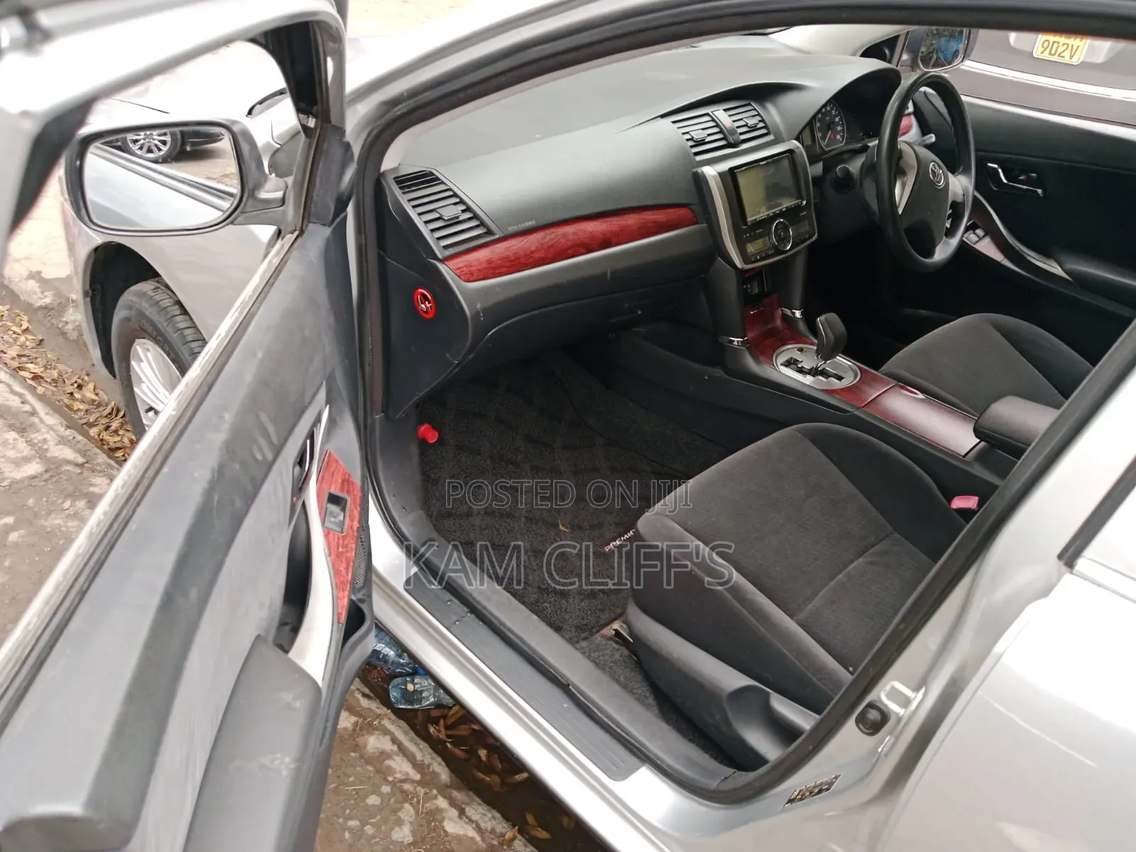Toyota Premio 2013 Silver