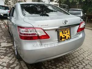 Toyota Premio 2013 Silver