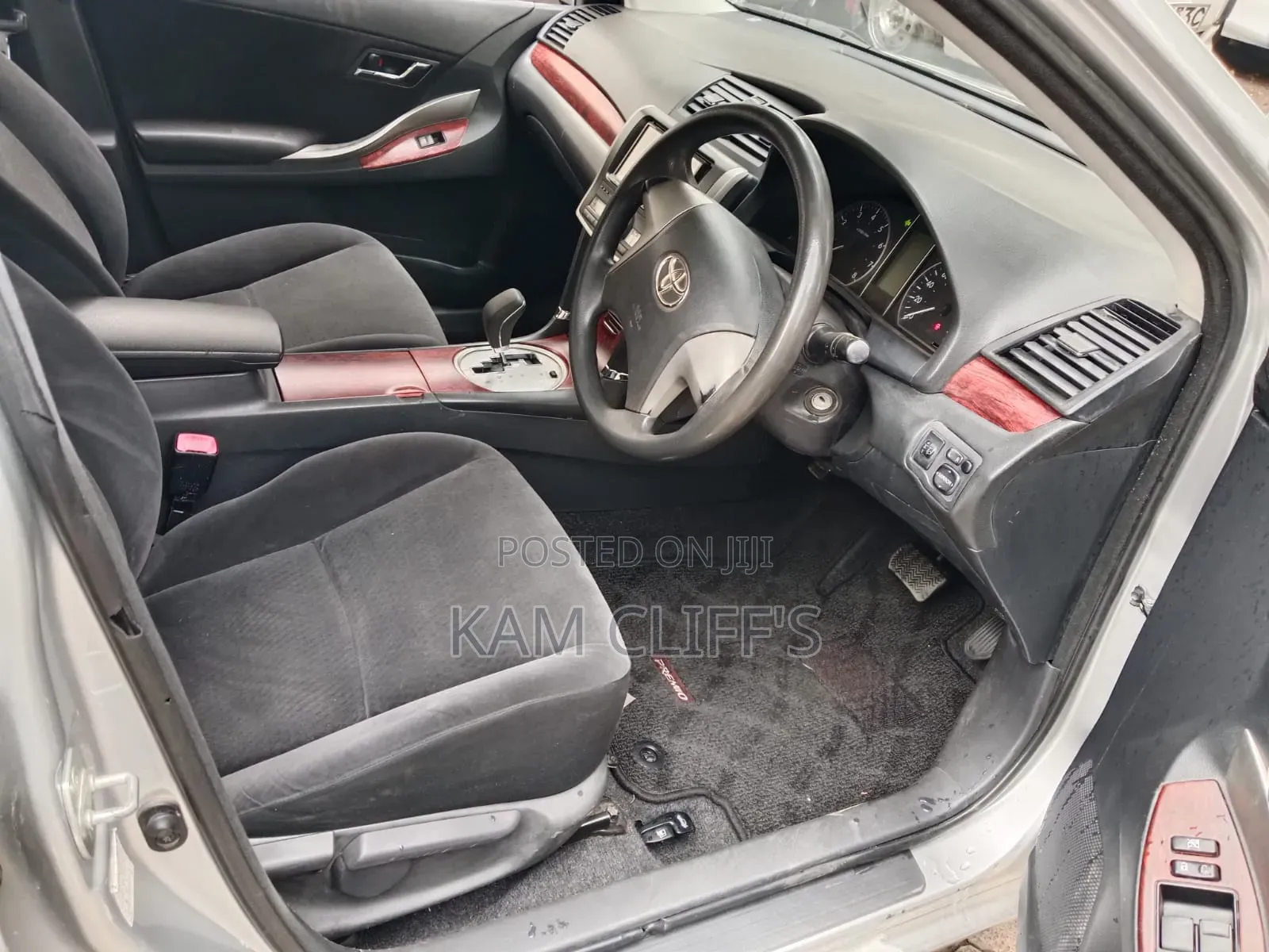 Toyota Premio 2013 Silver