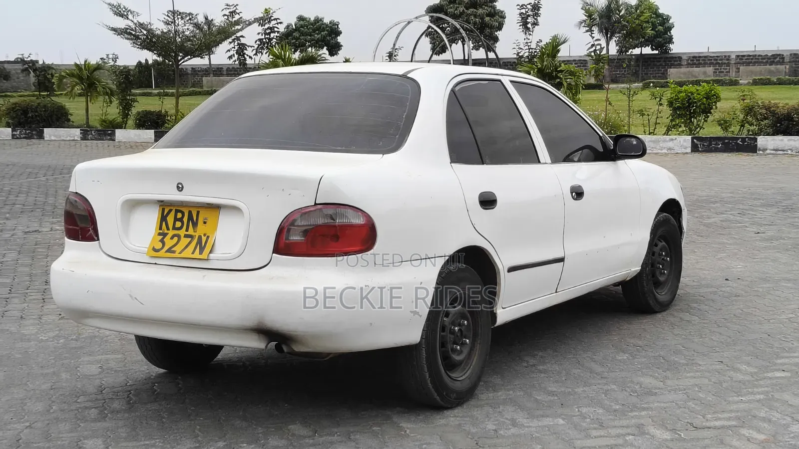 Hyundai Accent 1998 White