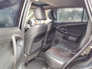 Toyota Avalon 2010