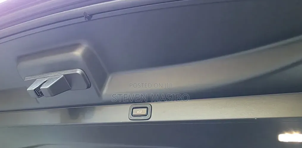 Land Rover Range Rover SV LWB 2023 White