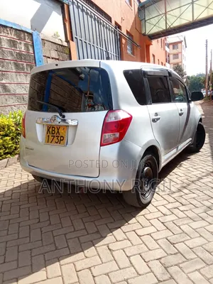 Toyota Ractis 2006 Silver