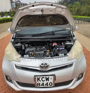 Toyota Ractis 2013 Silver