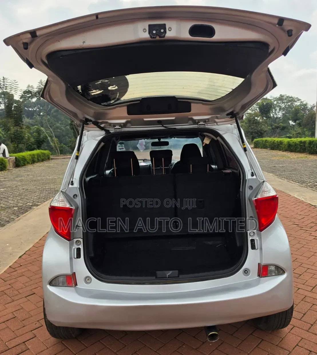 Toyota Ractis 2013 Silver