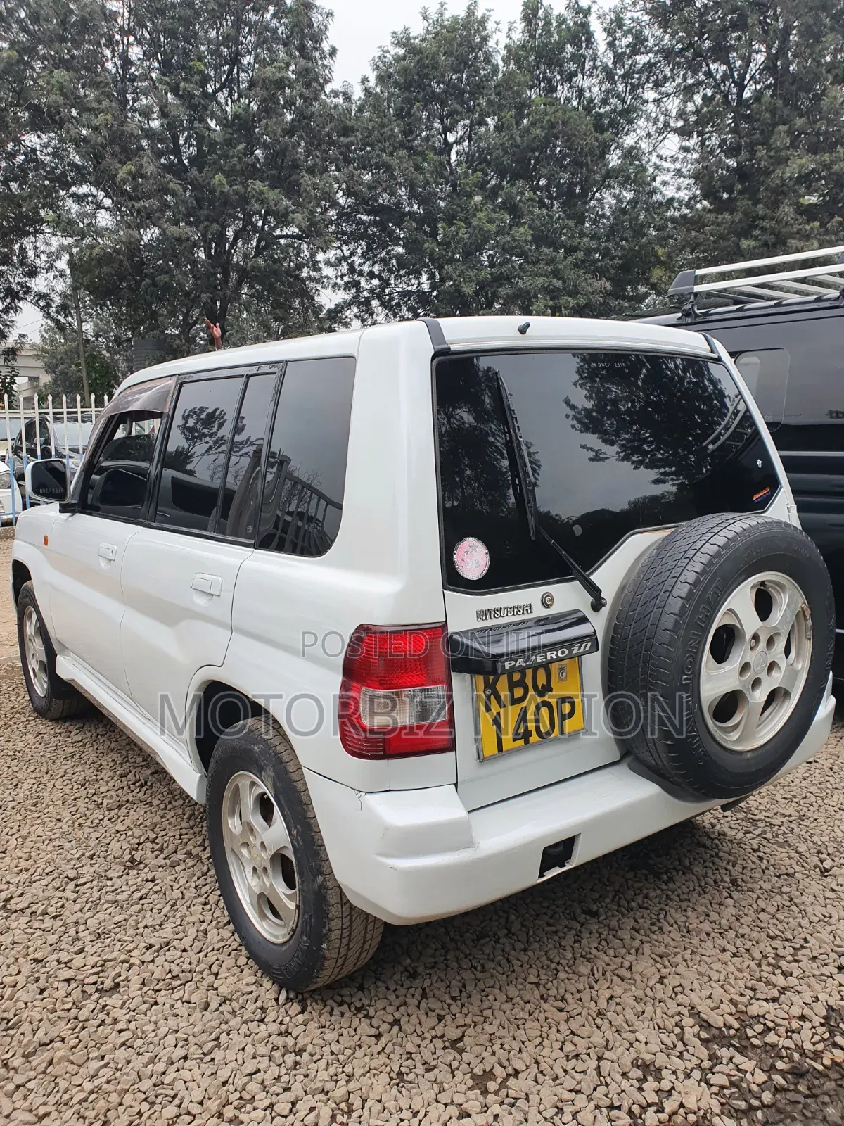 Mitsubishi Pajero 1999 White