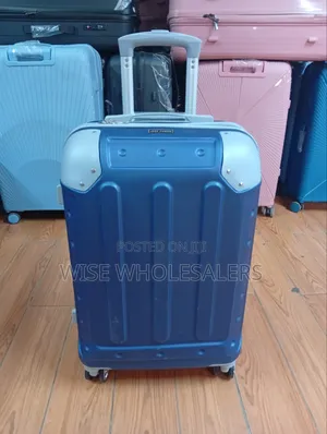 1 Medium Laxurious Fibre Suitcase Briefcase Travel Bag