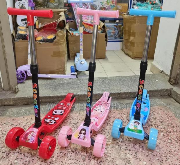 Kids Three-Wheel Kick Scooters With Height-Adjustable Handlebars. - thumbnail 2