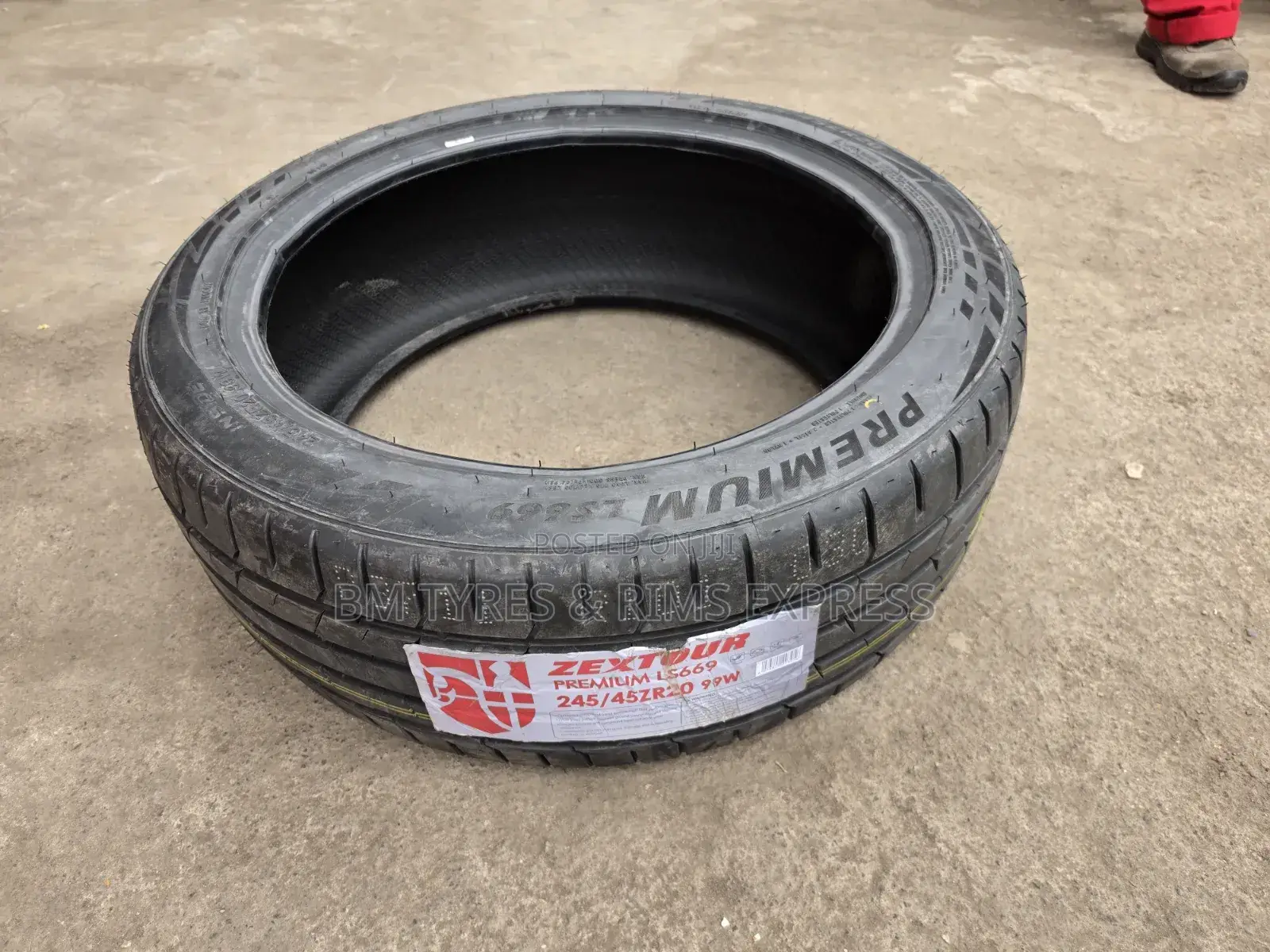 245 /45 R20 Zextour