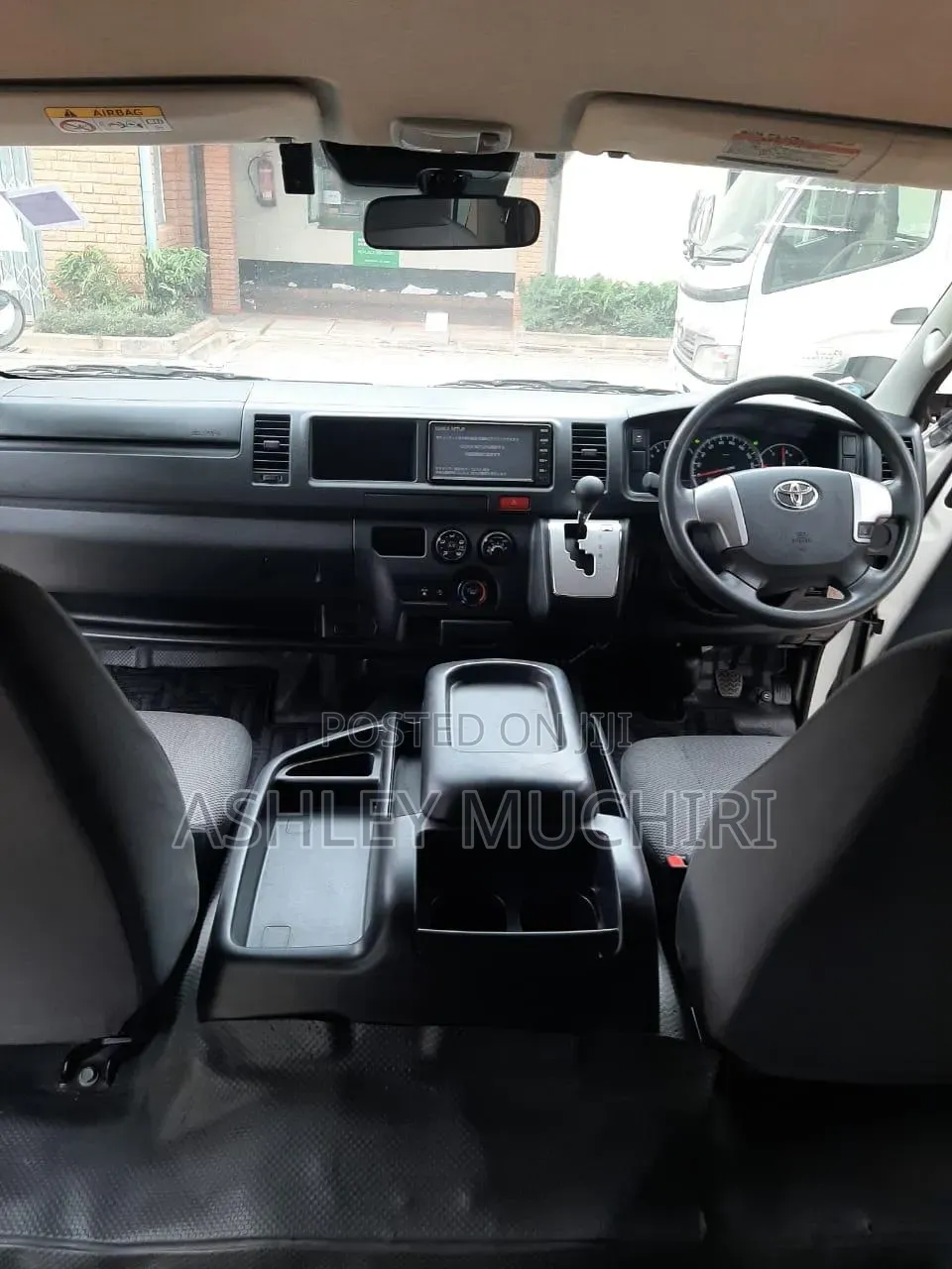 Toyota HiAce 2019 White