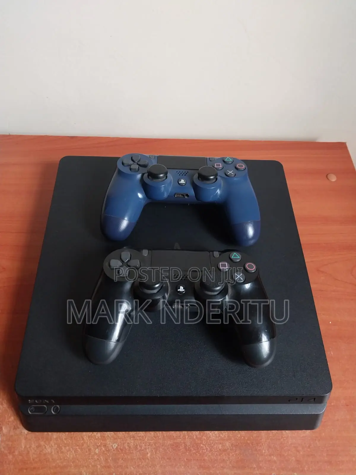 PlayStation 4 Slim 1TB – Mint Condition + Games Speakers
