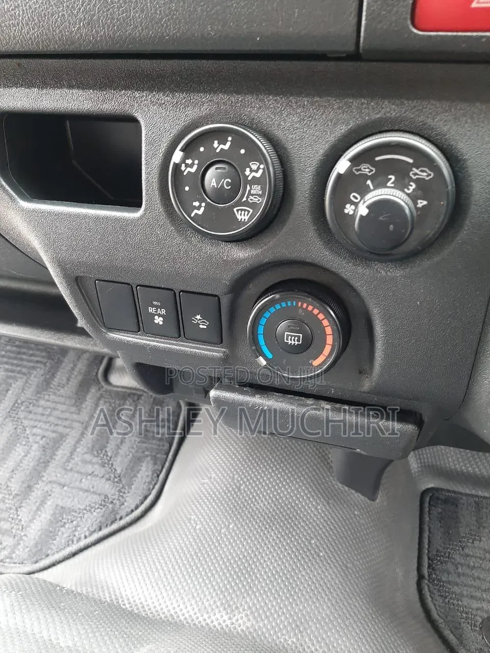 Toyota HiAce 2019 White