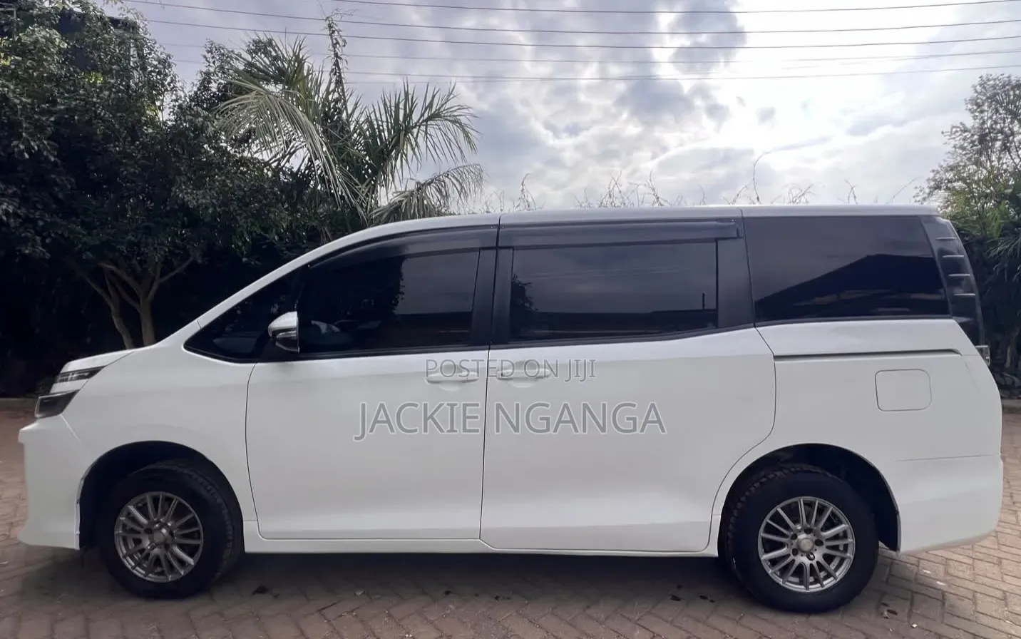 Toyota Voxy 2016 White