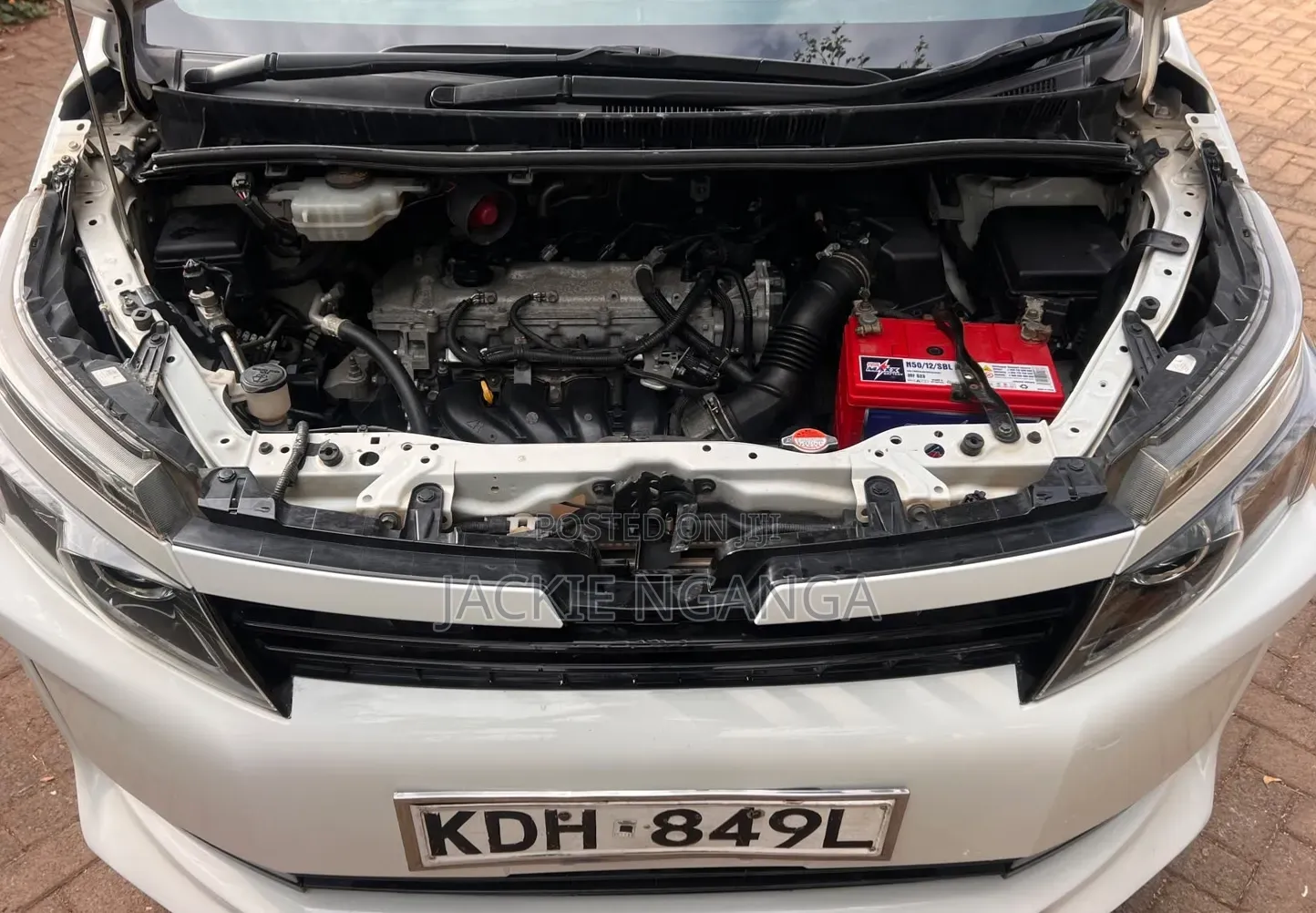 Toyota Voxy 2016 White