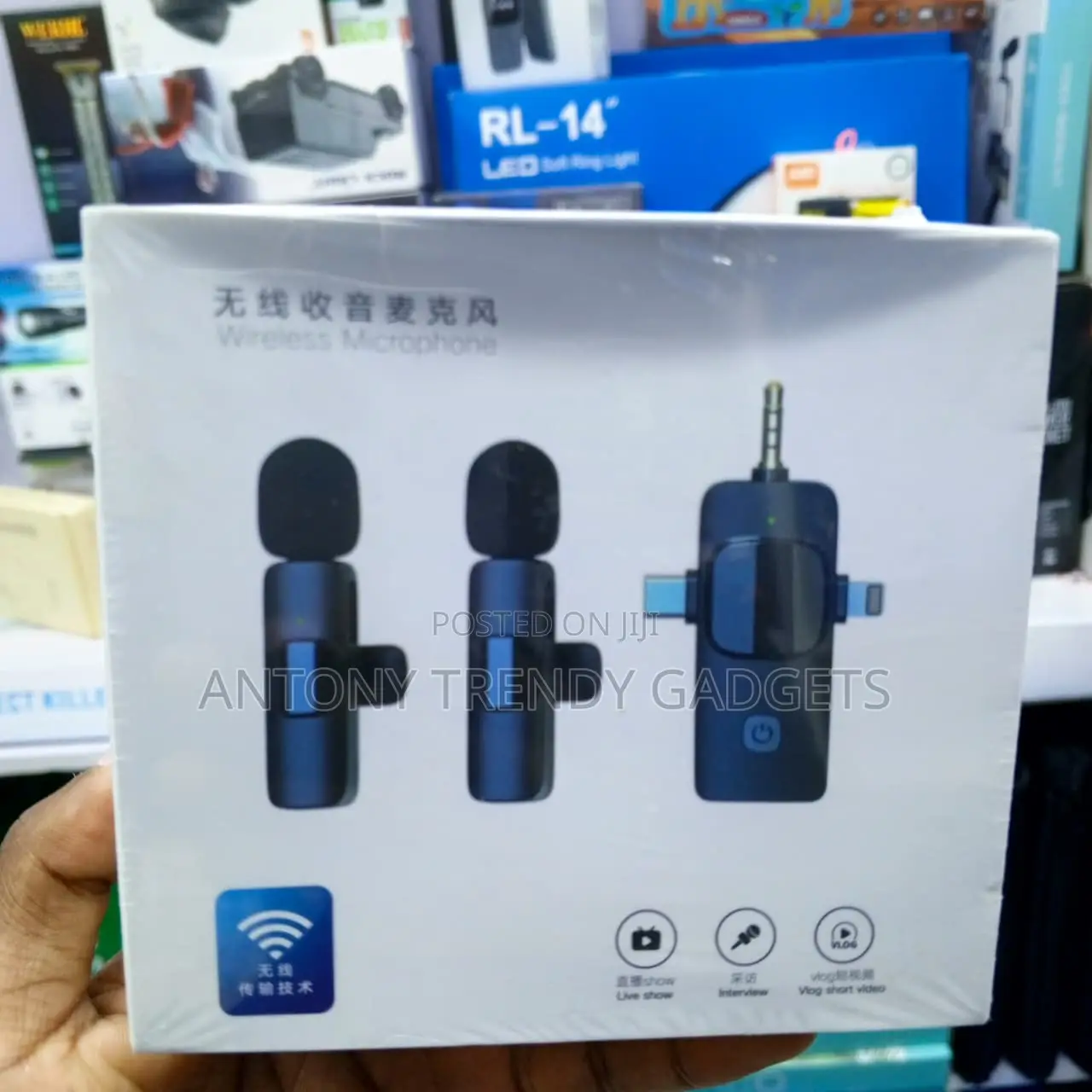 3-in-1 Clip-on Wireless Mic With USB-C Lightning Receiver