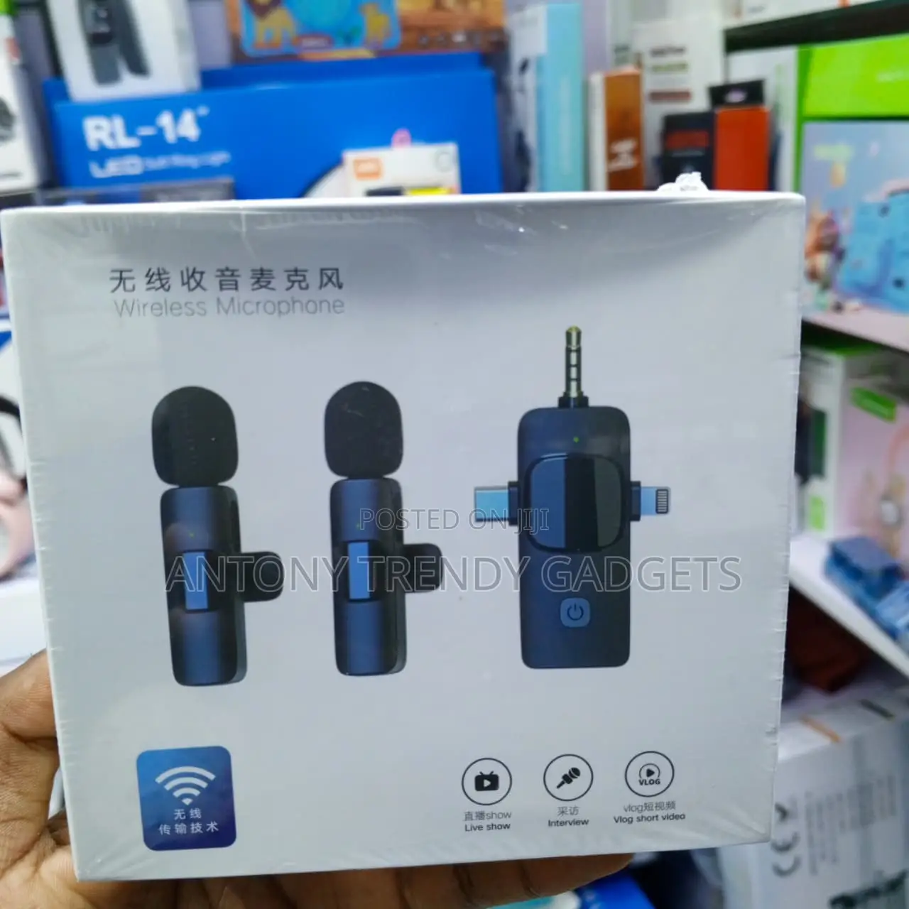 3-in-1 Clip-on Wireless Mic With USB-C Lightning Receiver