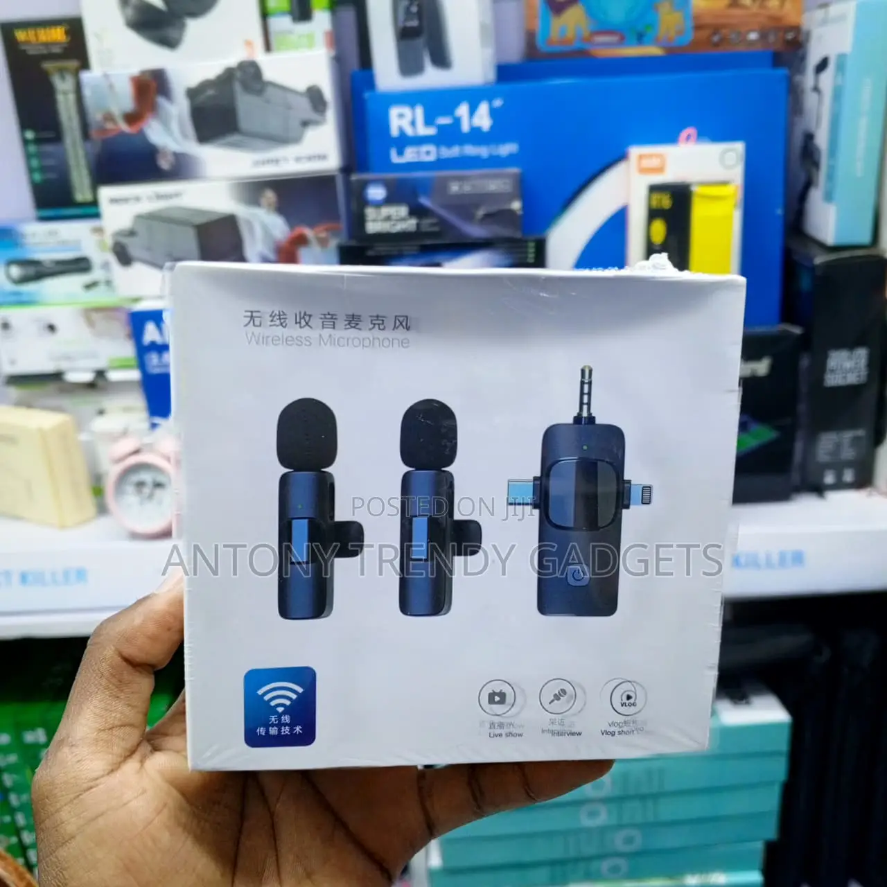 3-in-1 Clip-on Wireless Mic With USB-C Lightning Receiver