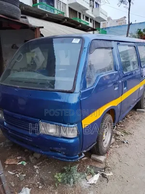 Nissan Commercial 2000 Blue