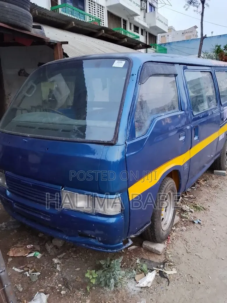 Nissan Commercial 2000 Blue