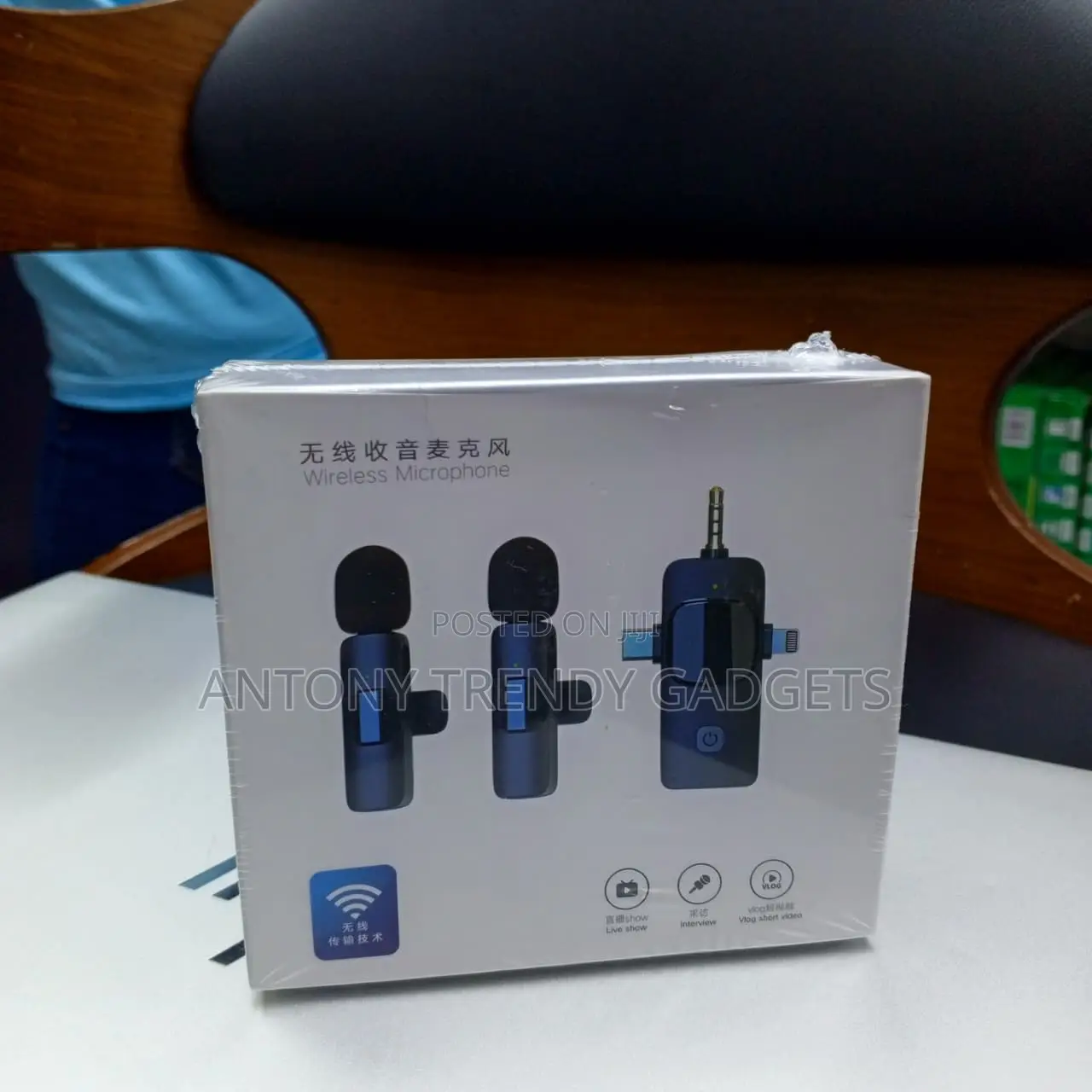3-in-1 Wireless Microphone for Live Streaming Interviews